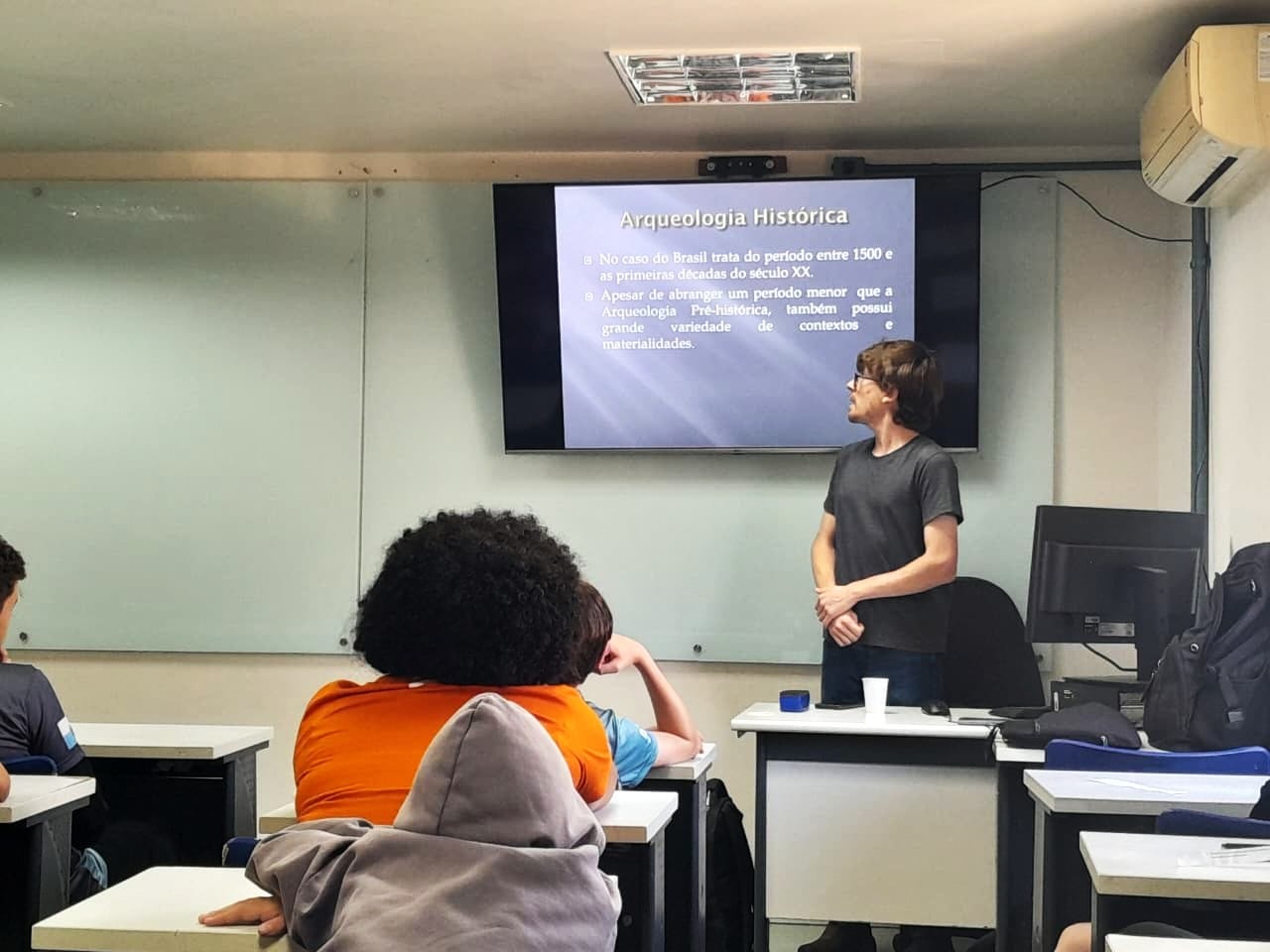 PALESTRA DE ARQUEOLOGIA NO SENAI PARA ALUNOS DE ROBÓTICA