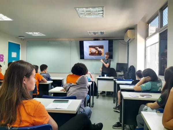 PALESTRA DE ARQUEOLOGIA NO SENAI PARA ALUNOS DE ROBÓTICA