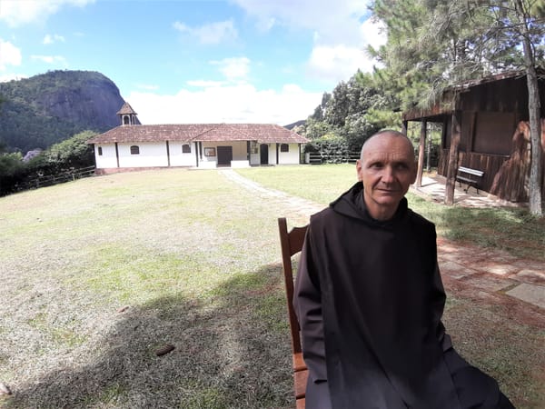 O POLÊMICO MOSTEIRO DA SANTA CRUZ